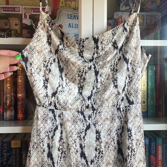 SNAKEPRINT MISSGUIDED RUFFLE DRESS SIZE 6 - Picture 6 of 6